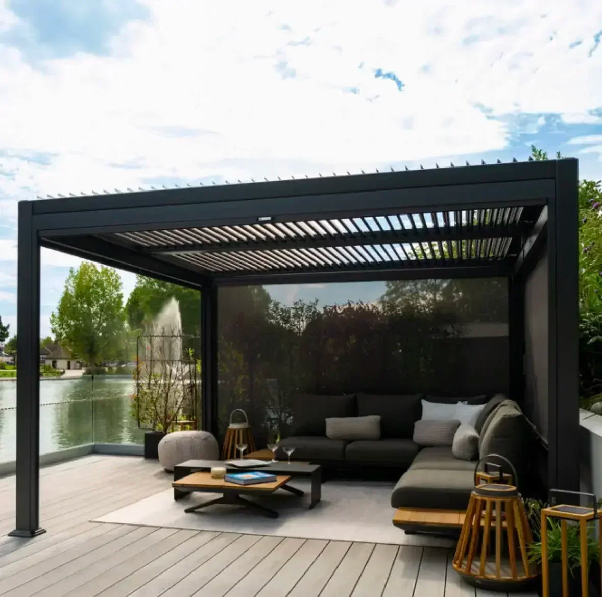 Motorized Aluminum Pergola With Retractable Louvered Roof For Gardens