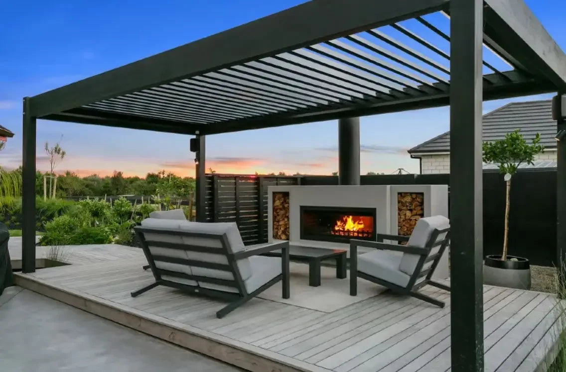 Motorized Aluminum Pergola With Retractable Louvered Roof For Gardens
